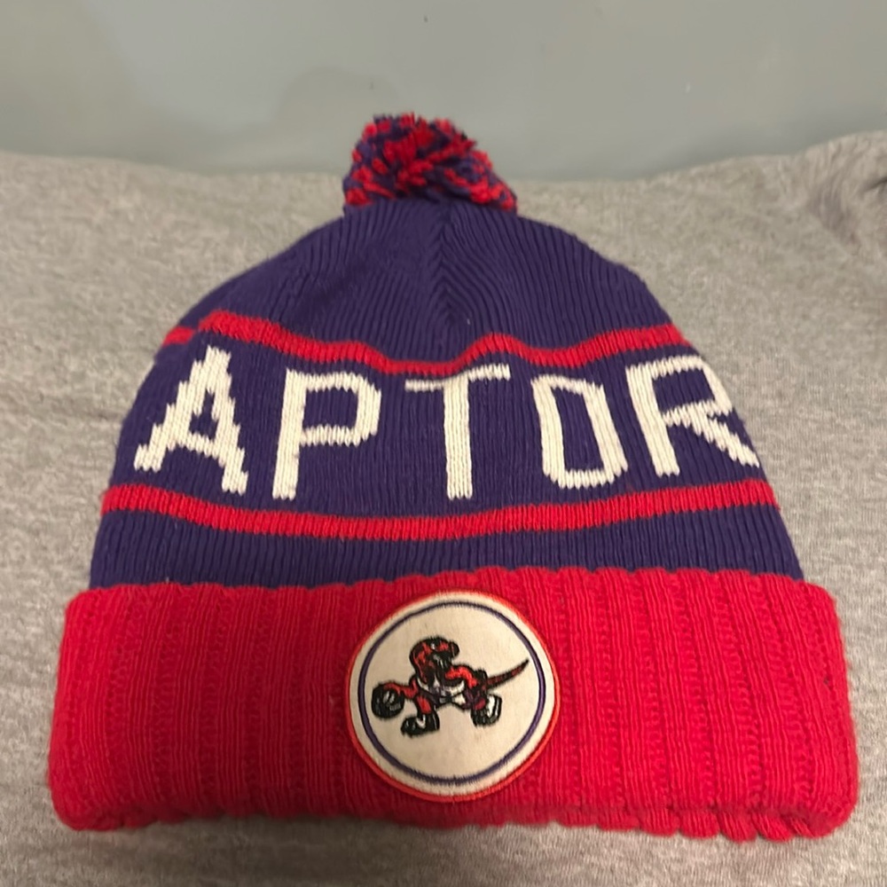 MITHCHELL & NESS TORONTO RAPTORS CUFFED POM BEANIE